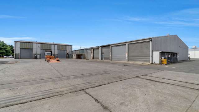 Versatile Hornby Warehouse with Options