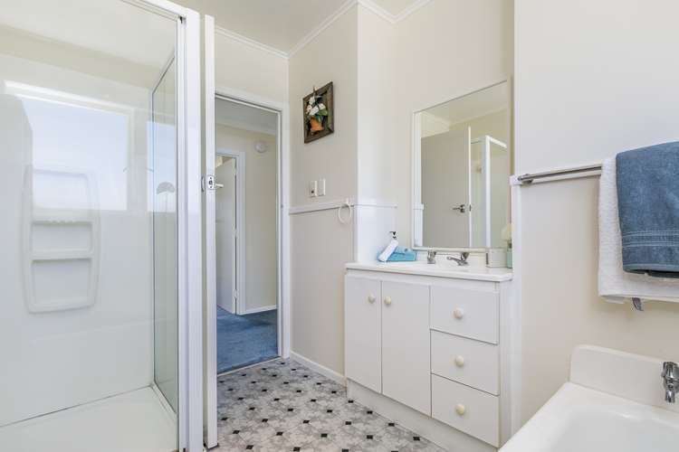 5 Rewarewa Road Te Atatu Peninsula_12