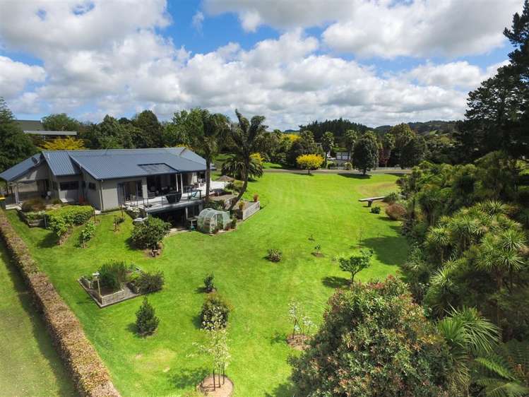 1 Cloverfields Drive Waimauku_36