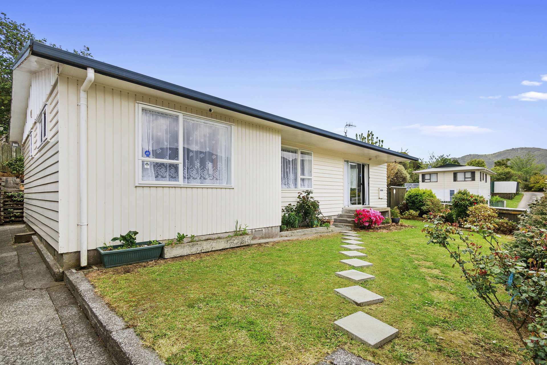 2 Naseby Grove Wainuiomata_0