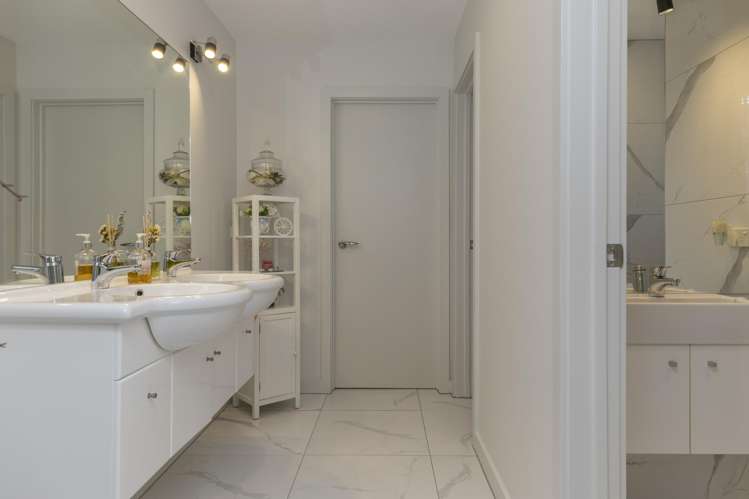 28 Magnolia Rise Waipahihi_13