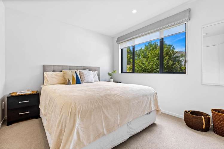 15/18 Hewlett Road Massey_11