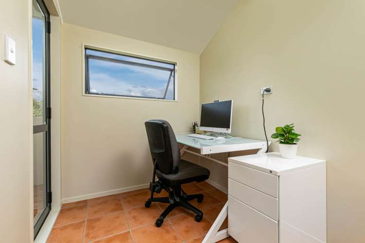 8 Almond Grove Greenhithe_17