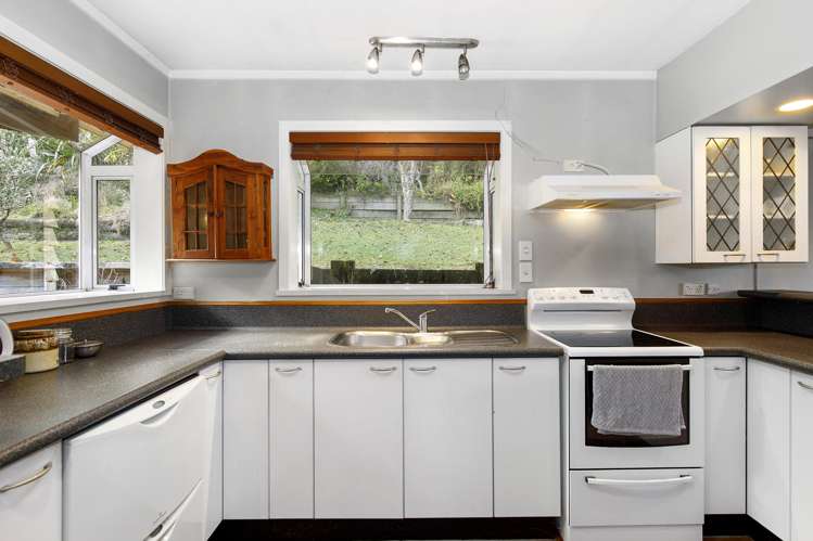 16 and 18 Faris Crescent Wainuiomata_6