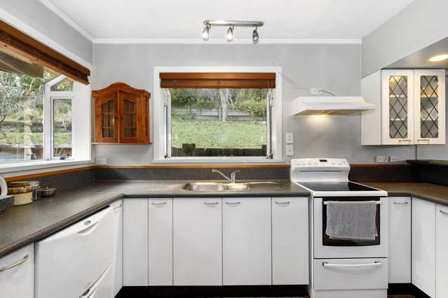 16 and 18 Faris Crescent Wainuiomata_4