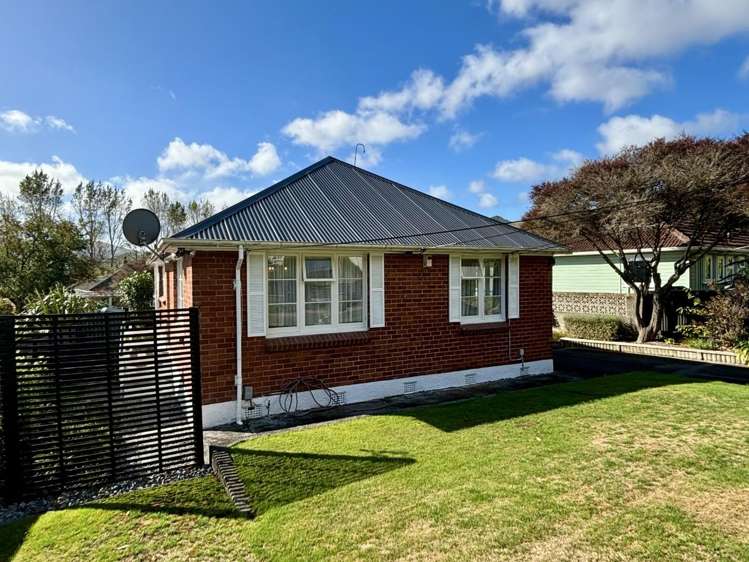 179 Waddington Drive Naenae_19