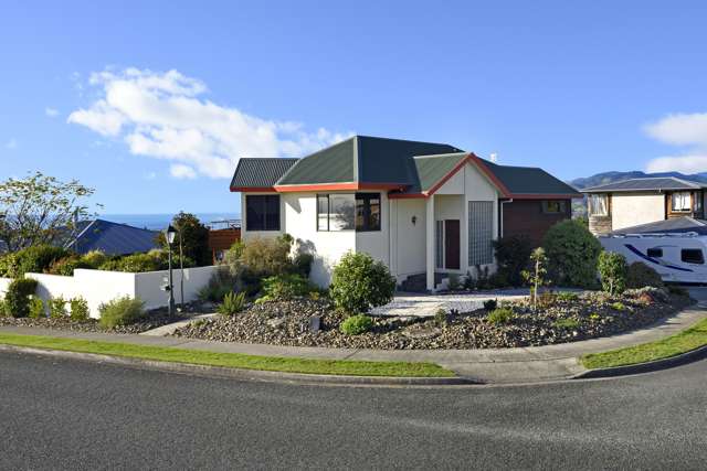 327 Princes Drive Britannia Heights_1