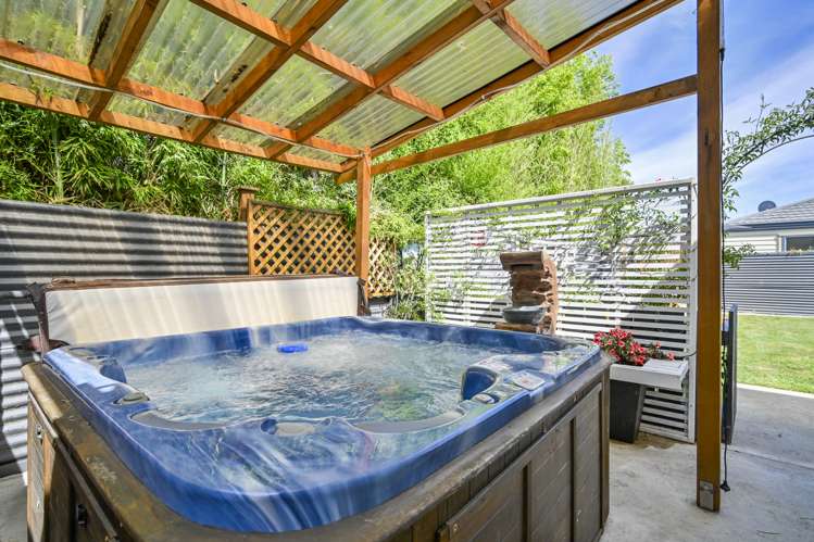 711 Maitland Crescent Mayfair_21