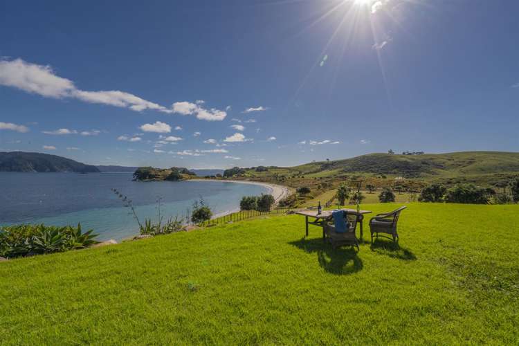 191b Pacific Ocean Slipper Island (Whakahau)_28