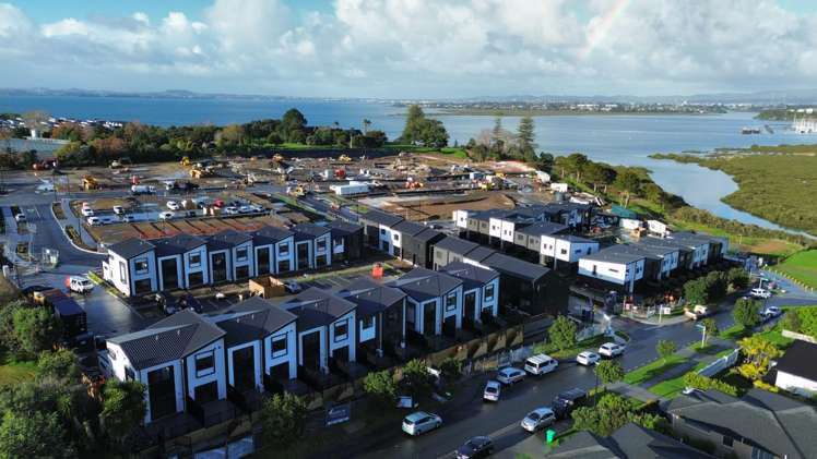 6/2 Firebrick Way Hobsonville_1