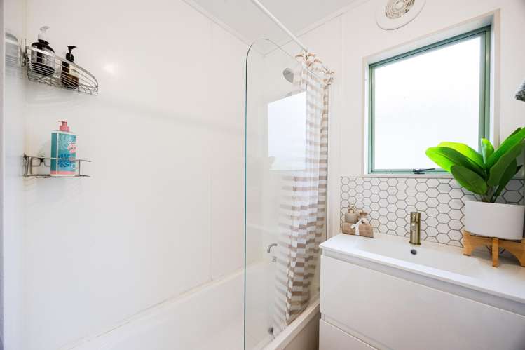 85b Fairclough Road Beach Haven_12