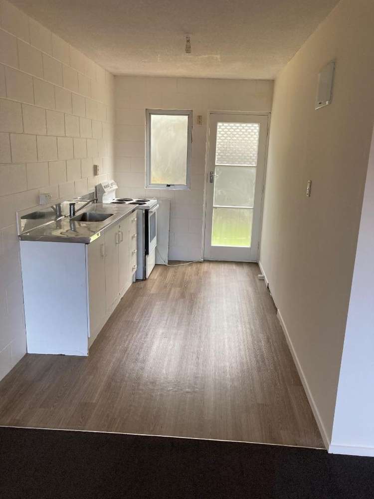 2/5a Kitchener Street 1055_1