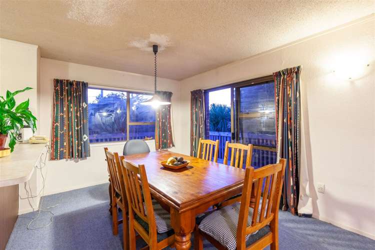 212 Royal Road Massey_11