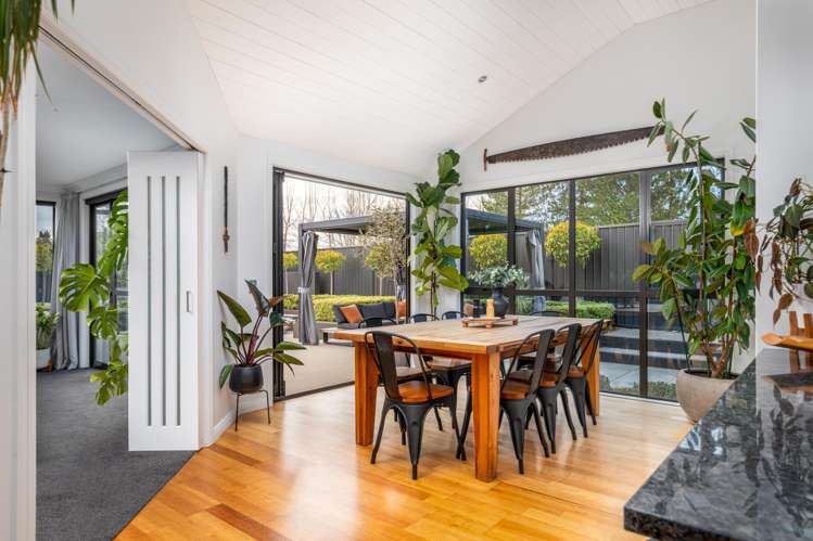 8 Spruce Close_2