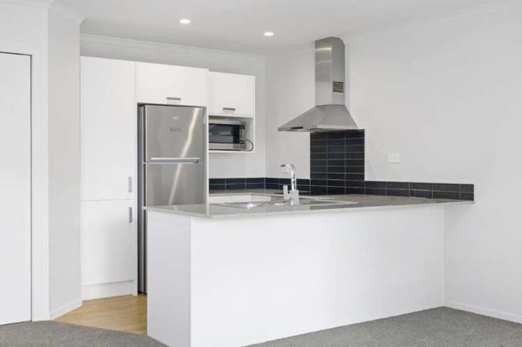 2/54a Cook Street 1074_9