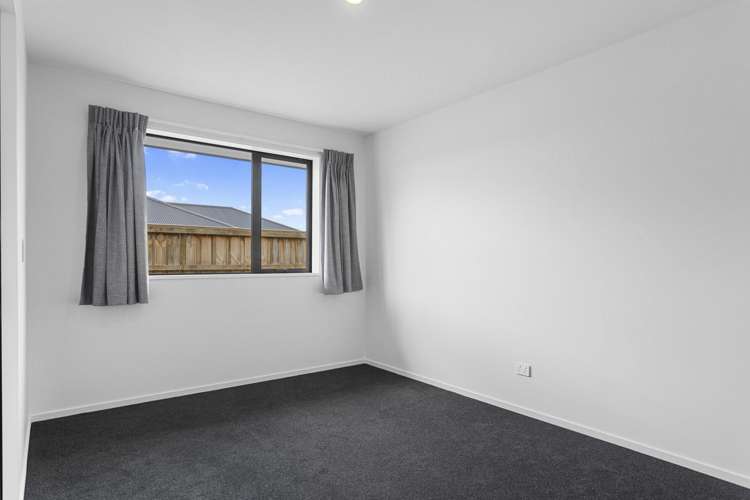 32 Plover Avenue Amberley_10