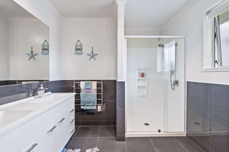 6 Stace Hopper Drive One Tree Point_12