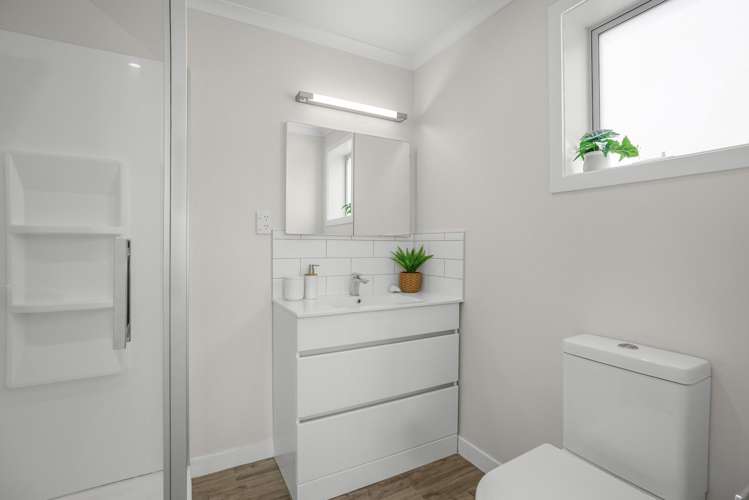 184 Dowse Drive Maungaraki_16