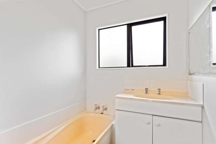 76 Harmel Road Glendene_13