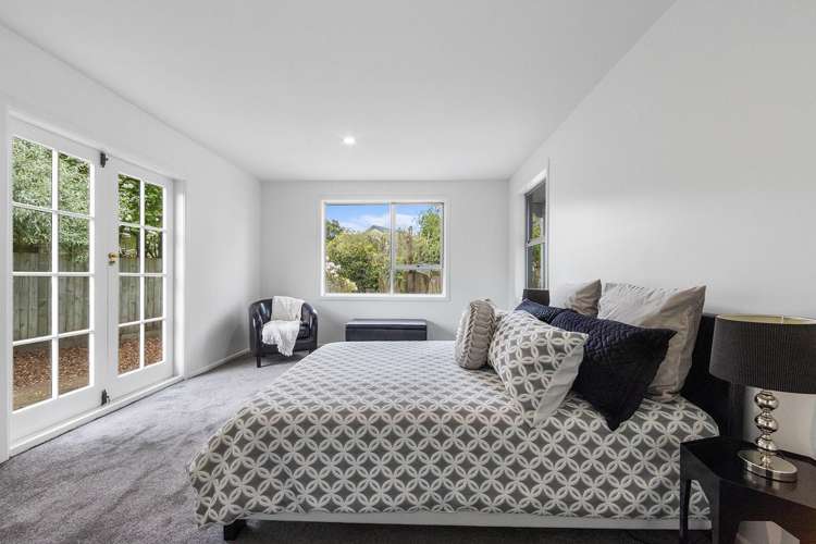 21 De Bloge Place Burwood_11