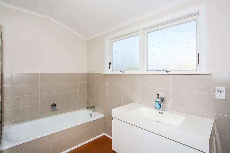 48 Clark Road Pahurehure_16