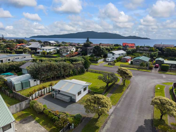 2 Hastings Street Waikanae Beach_13