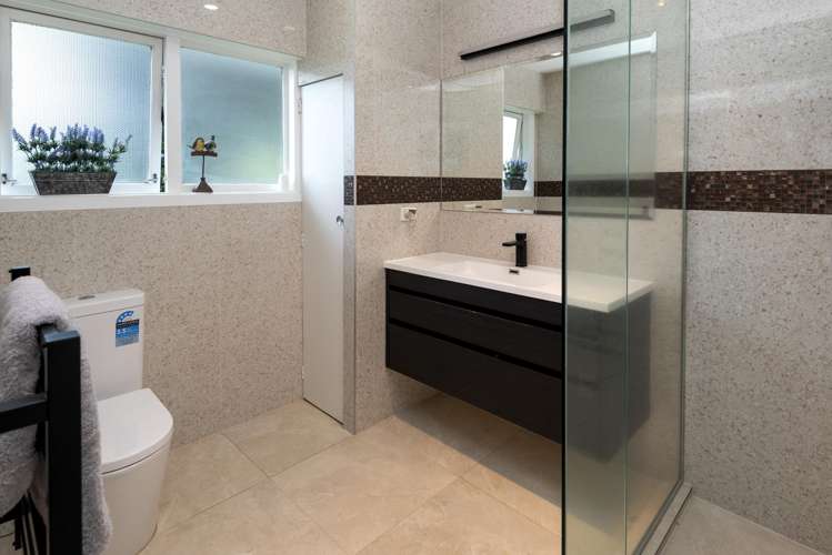 12 Cheriton Road Mellons Bay_11