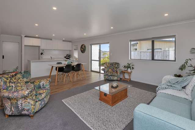 13 Olney Court One Tree Point_2