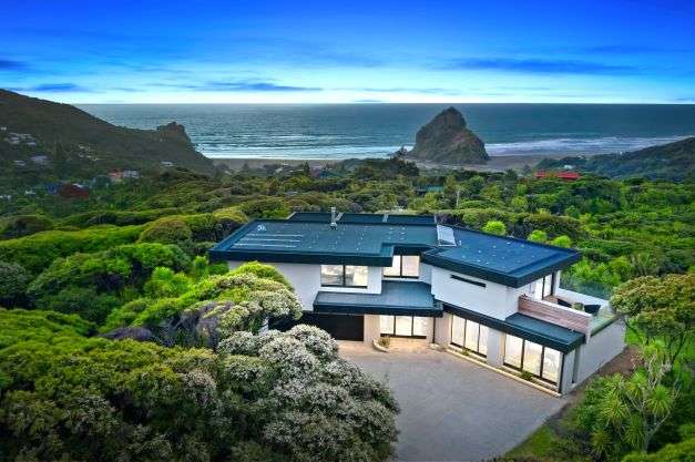 124A Seaview Road in Piha