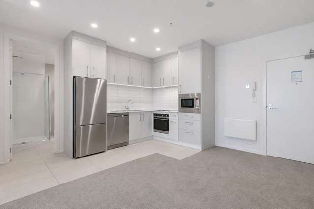 808/6 Waikumete Road Glen Eden_4