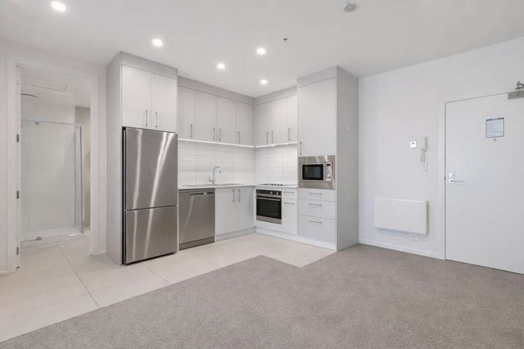 808/6 Waikumete Road Glen Eden_3