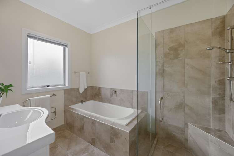 34 Lowry Place Frimley_10