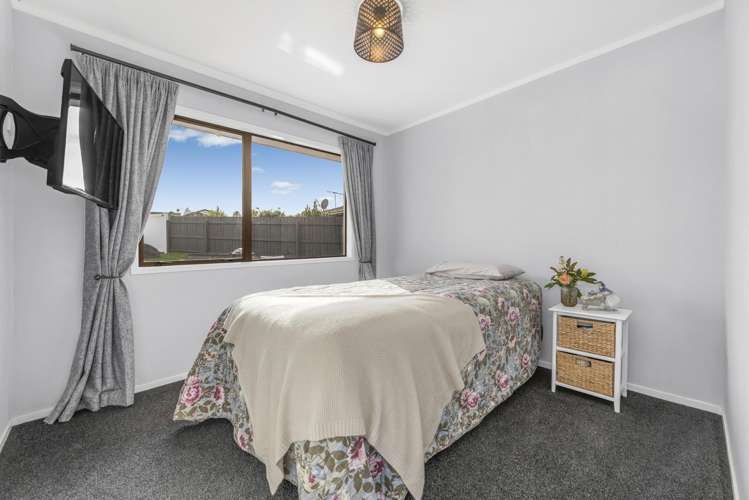 2/10 Pinewood Grove Botany Downs_6