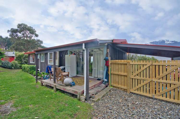 17c Arawata Terrace Fernhill/Sunshine Bay_16