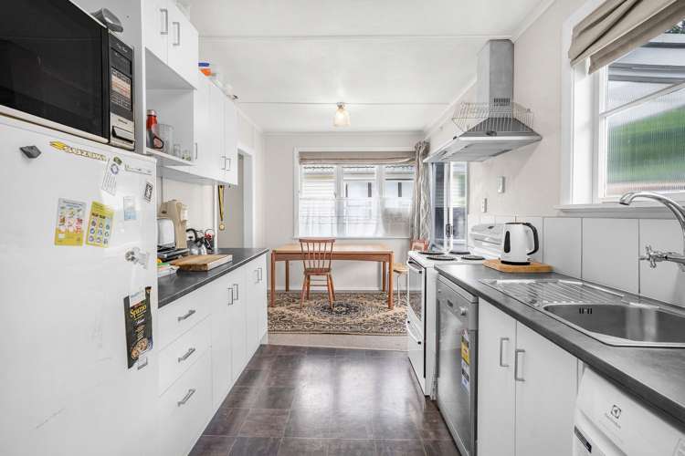 200 Waddington Drive Naenae_13