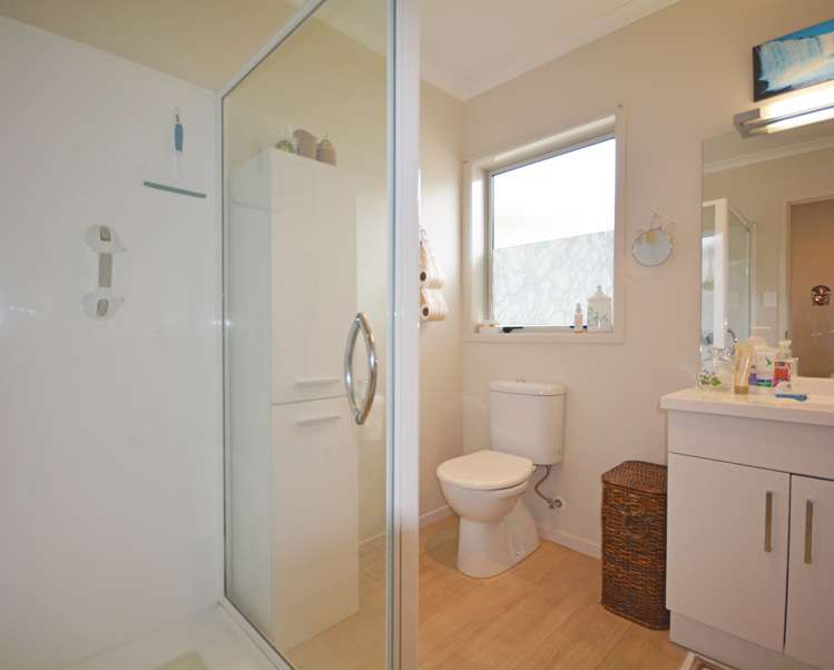 37/8 Village Place Tuakau_5