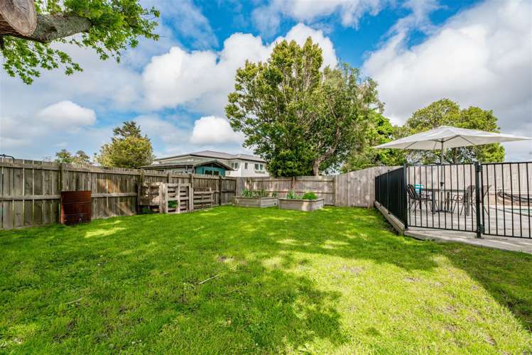 25 Tiroroa Avenue Te Atatu South_26