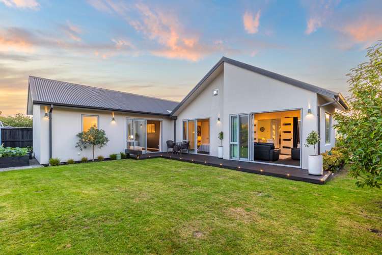 26 Waitikiri Square Parklands_25