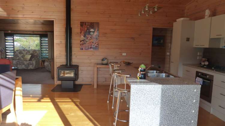 403 Fergusson Drive Thames_7