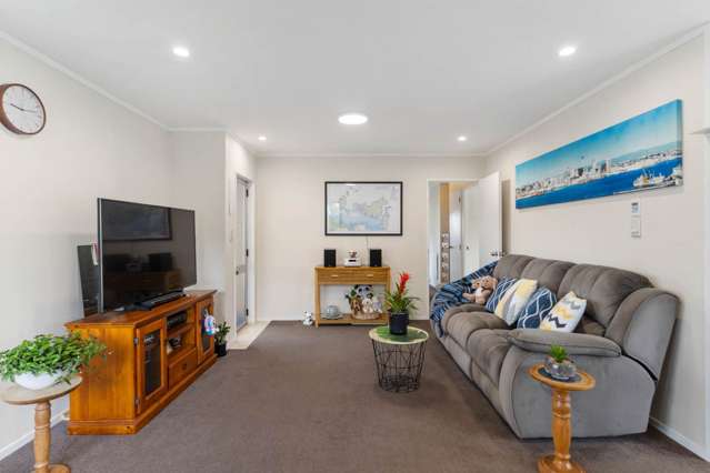 1/142 Bradbury Road Botany Downs_1