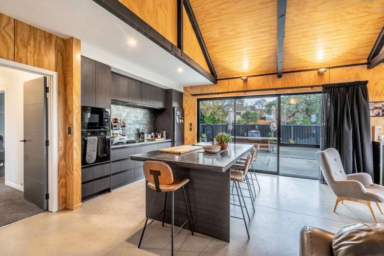 5 Black Road Otatara_7