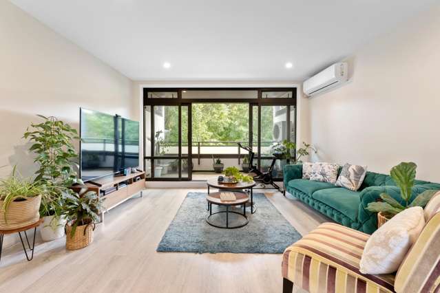 Secure, sun-filled & seriously well located