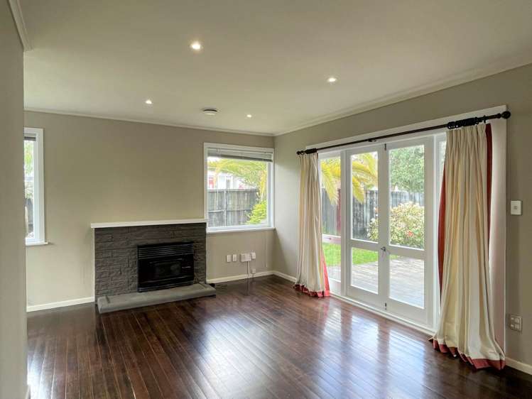 8 Grainger Road Te Atatu South_7