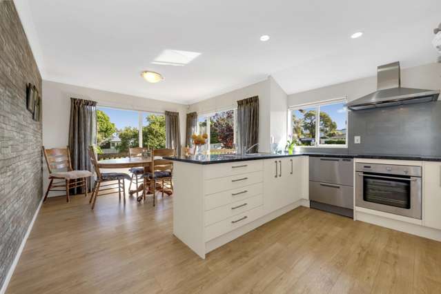 24a Orinda Close Botany Downs_1