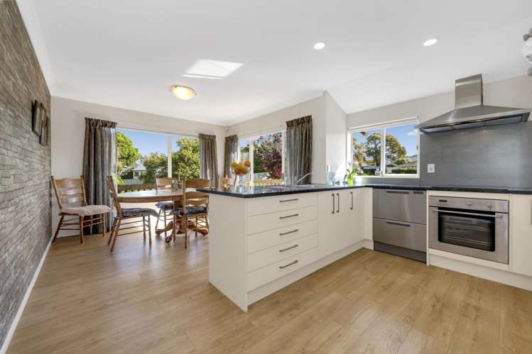 24a Orinda Close Botany Downs_1