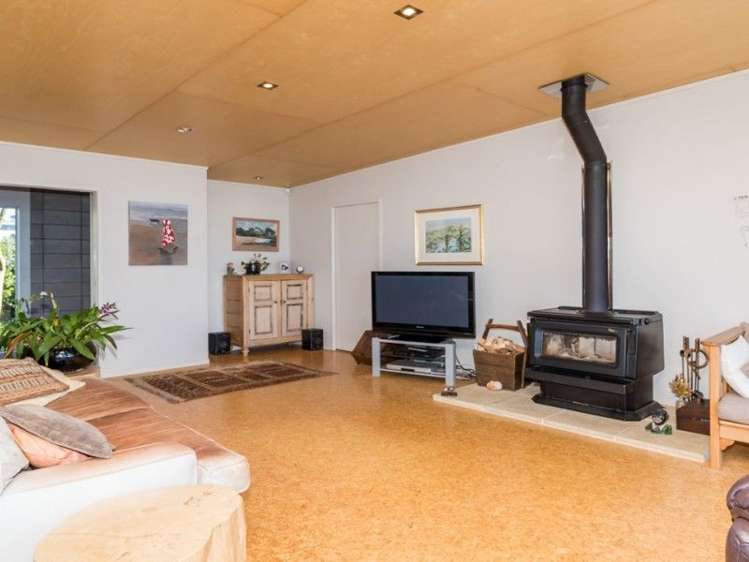 15 Taranga Road Langs Beach_10