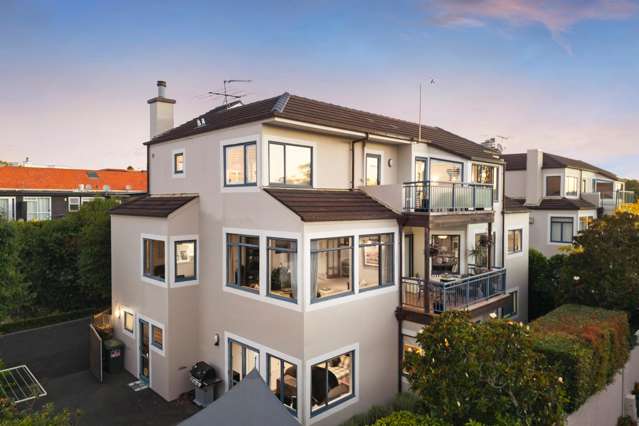 Sweeping Harbour Views. Space. Opportunity.