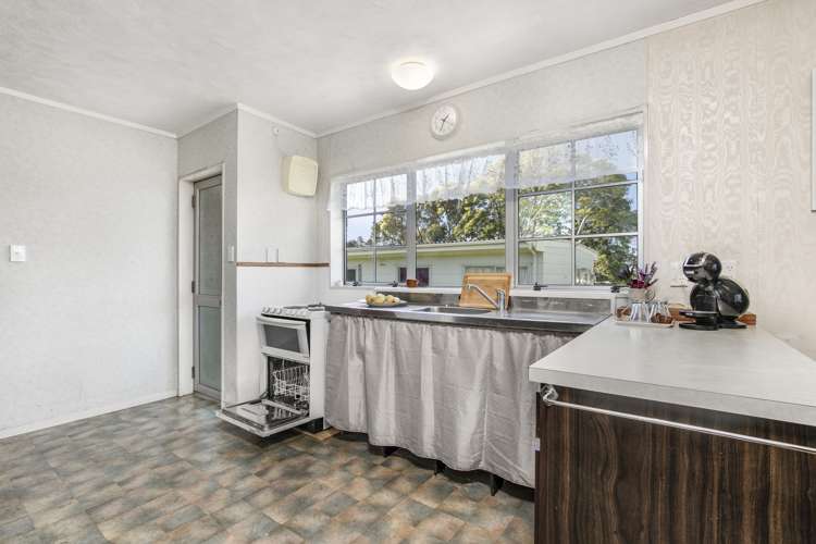 2/51 Royal View Road Te Atatu South_5