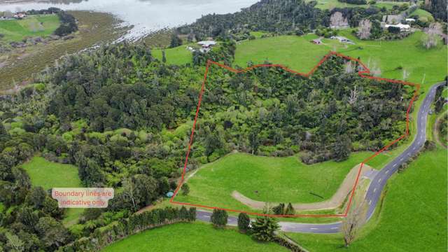 3.8 ha elevated site and native bush
