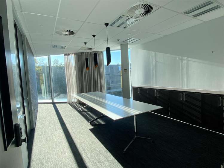 Part 1st Floor, 109 Ward Street Hamilton Central_3